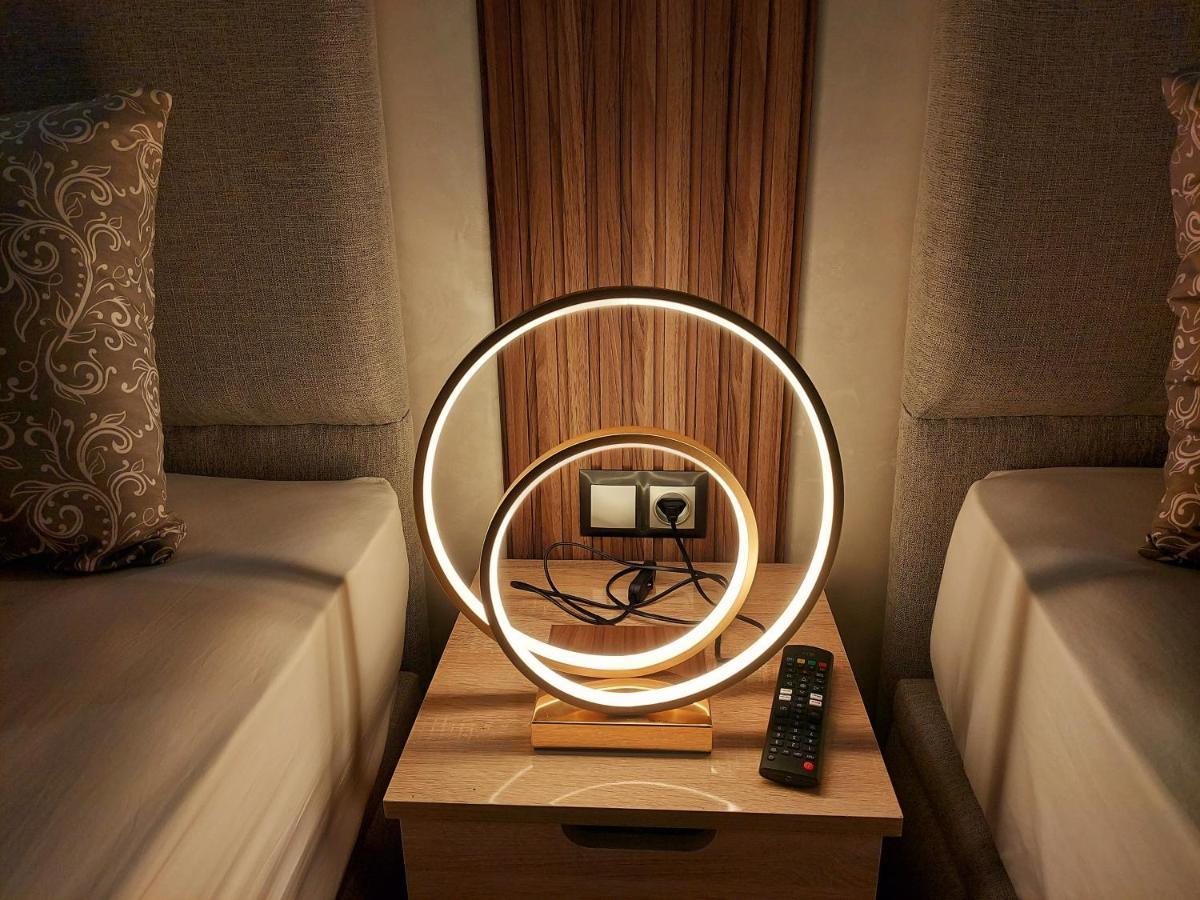 Modern Apartment Opposite The Hassan2 Mosque, Very Well Equipped And Stylish, 85 M2 With Gym And Direct Sea View With Underground Garage , Prohibits Unmarried Couples Of Arab Origin คาซาบลังกา ภายนอก รูปภาพ