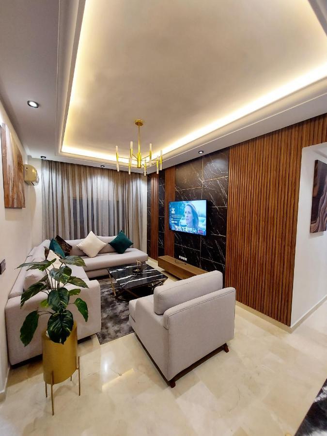 Modern Apartment Opposite The Hassan2 Mosque, Very Well Equipped And Stylish, 85 M2 With Gym And Direct Sea View With Underground Garage , Prohibits Unmarried Couples Of Arab Origin คาซาบลังกา ภายนอก รูปภาพ