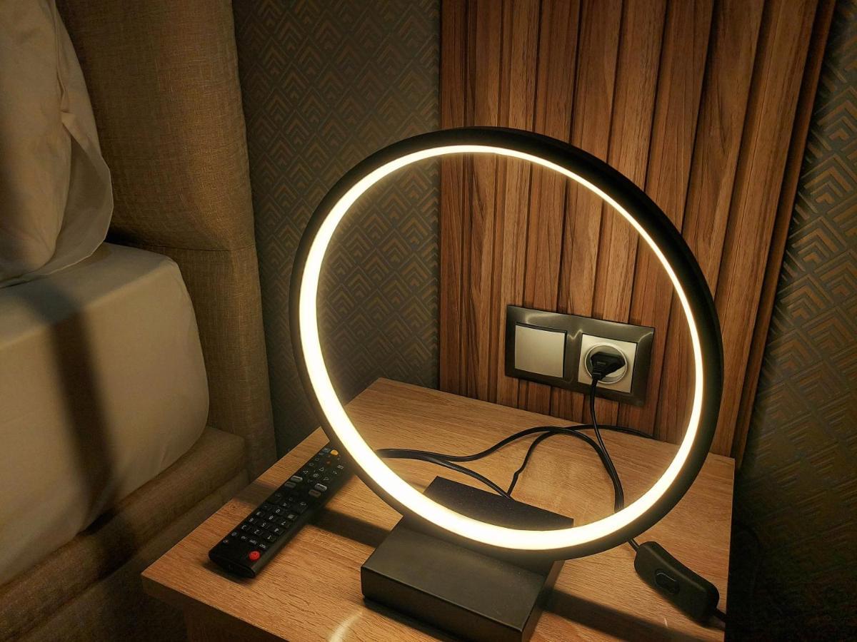 Modern Apartment Opposite The Hassan2 Mosque, Very Well Equipped And Stylish, 85 M2 With Gym And Direct Sea View With Underground Garage , Prohibits Unmarried Couples Of Arab Origin คาซาบลังกา ภายนอก รูปภาพ
